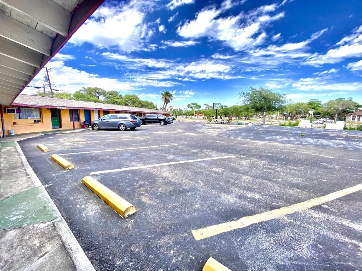 Tropic Motel Aransas Pass Extérieur photo
